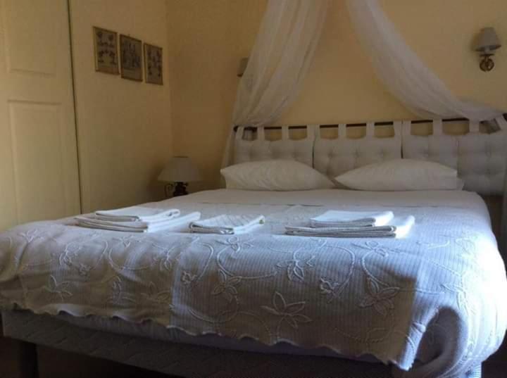 Les Rocailles De La Reine Bed & Breakfast Lamonzie-Montastruc Bagian luar foto